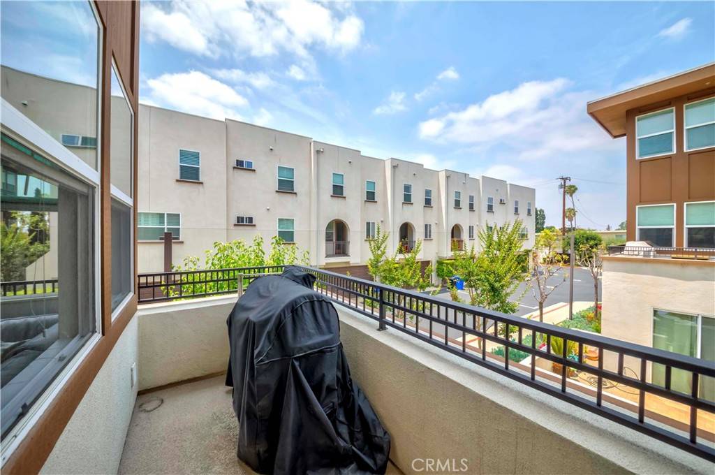 Downey, CA 90240,9213 Sunshine PL