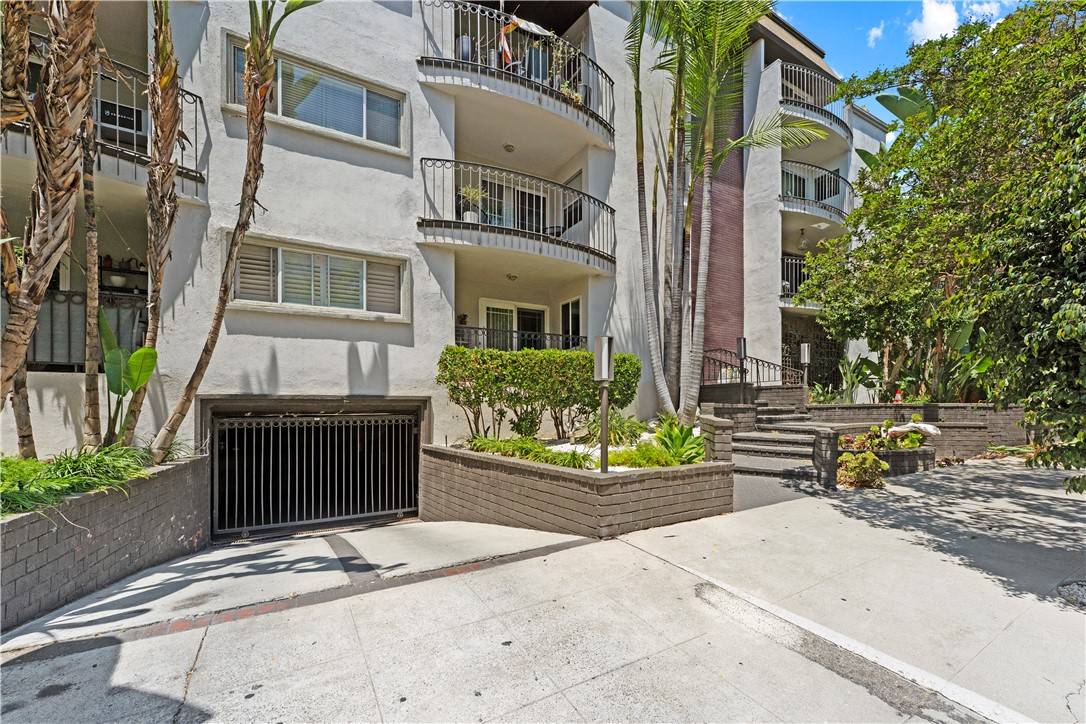 West Hollywood, CA 90048,625 N Flores ST #202