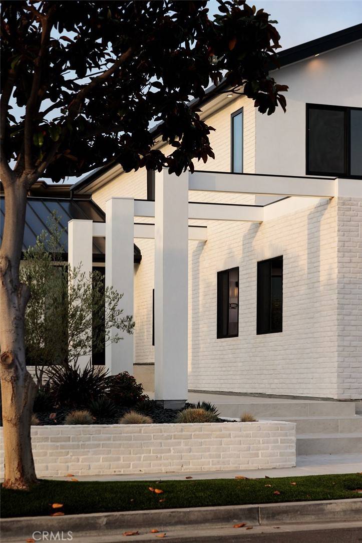 Corona Del Mar, CA 92625,919 Sandcastle DR