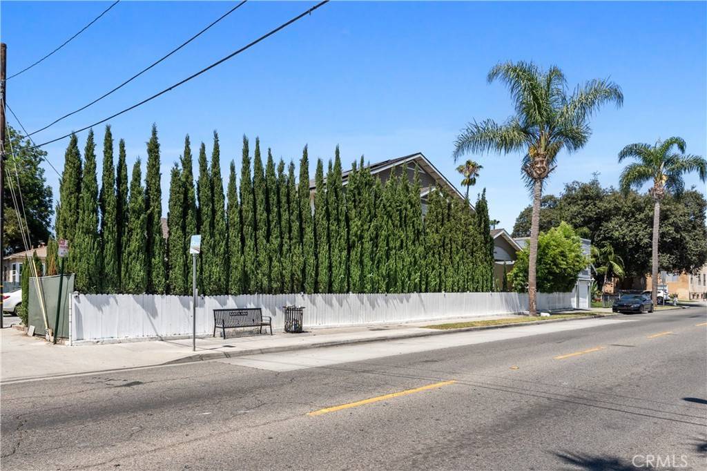 Santa Ana, CA 92701,930 S Birch ST