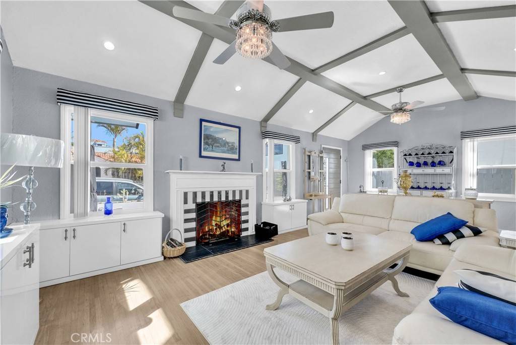 Long Beach, CA 90803,207 Santa Ana AVE