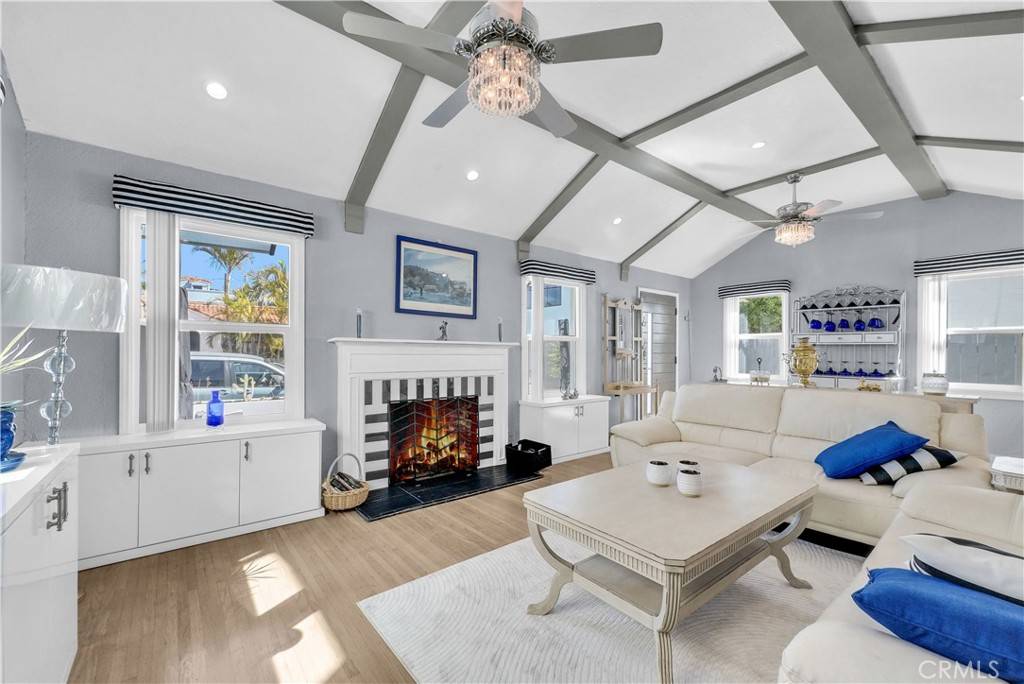 Long Beach, CA 90803,207 Santa Ana AVE