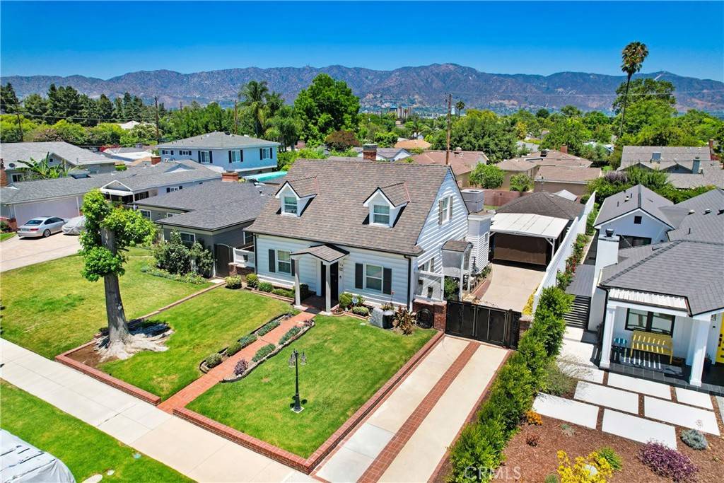 Burbank, CA 91506,124 S Beachwood DR