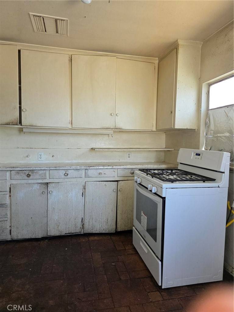 La Habra, CA 90631,107 California ST