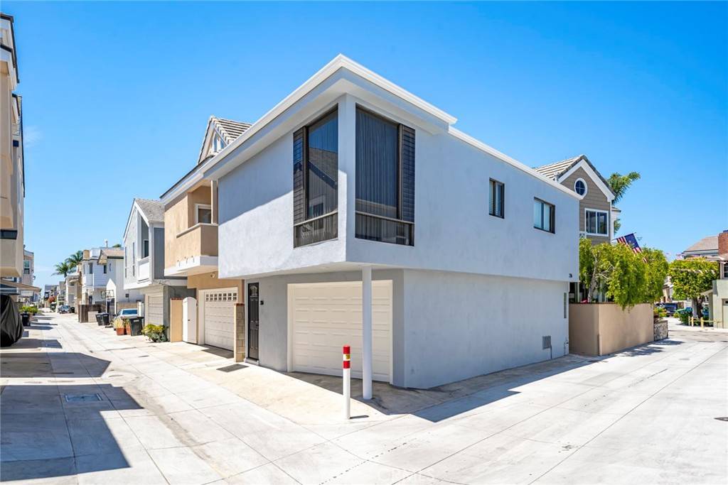 Newport Beach, CA 92662,226 Garnet AVE