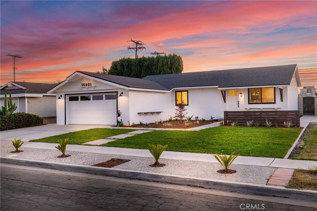Huntington Beach, CA 92647,15801 Carrie LN