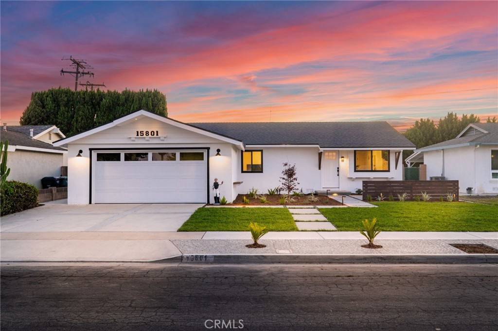 Huntington Beach, CA 92647,15801 Carrie LN