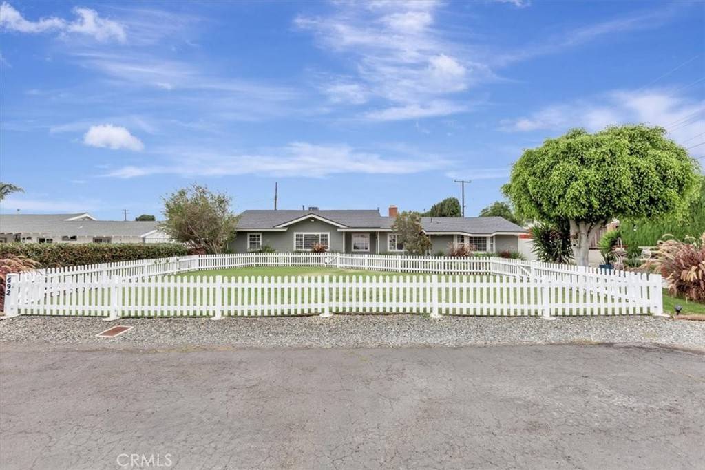 Orange, CA 92865,692 E Fellows DR