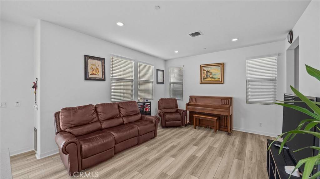 Chino, CA 91708,16282 Meadowhouse AVE