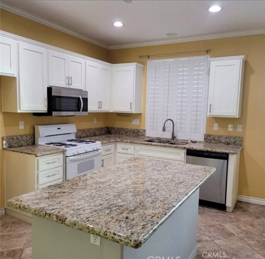 Buena Park, CA 90621,20 Coveside CT