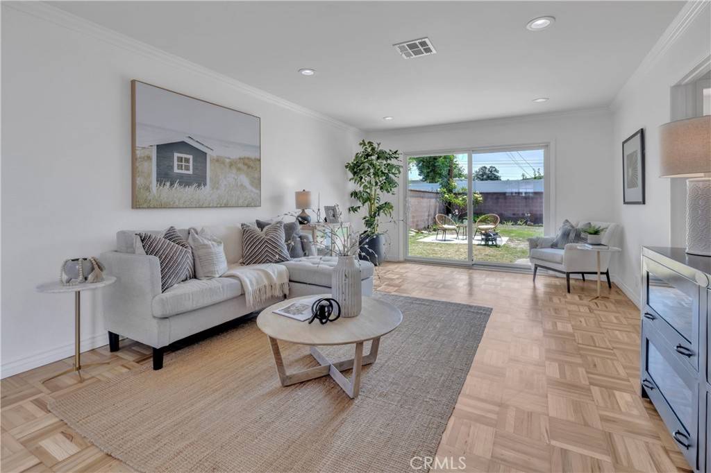 Long Beach, CA 90815,2002 Pattiz AVE