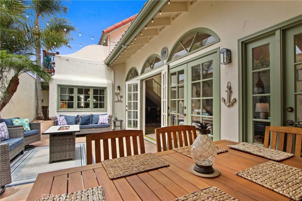 Seal Beach, CA 90740,393 Galleon WAY