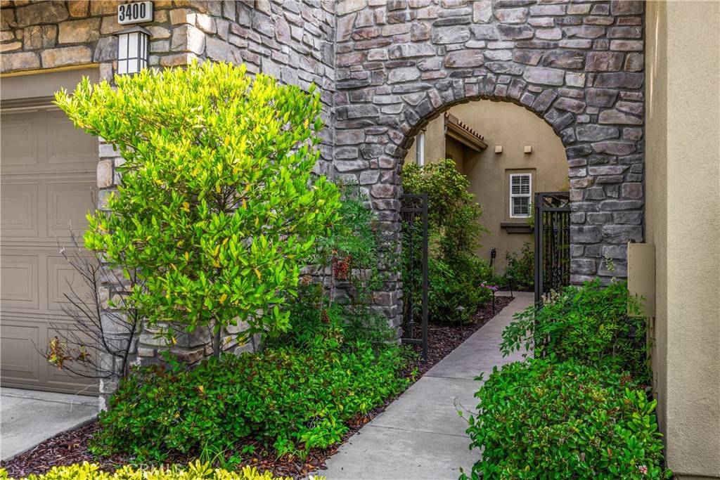 Yorba Linda, CA 92886,3400 Caraway LN