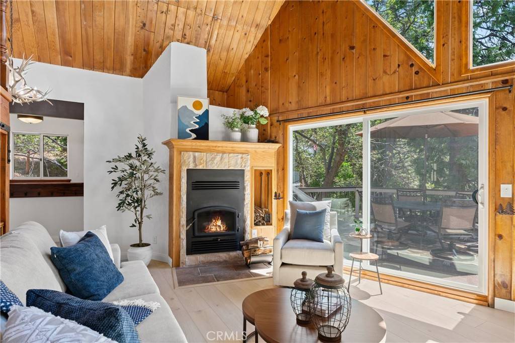 Lake Arrowhead, CA 92352,27319 Pinewood DR