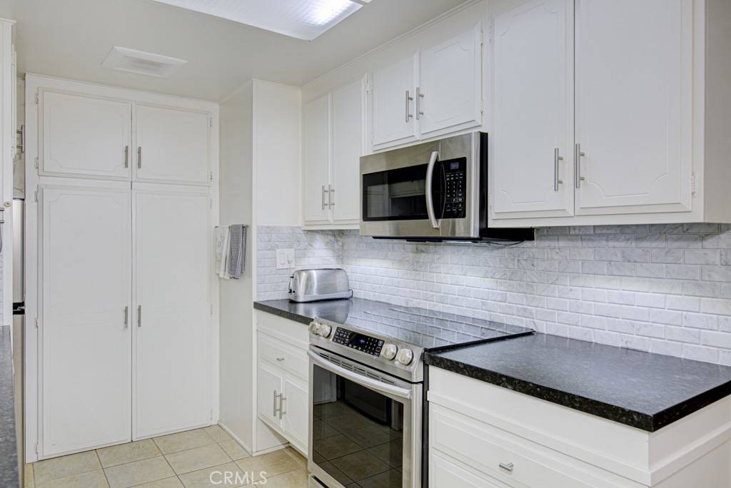 Laguna Woods, CA 92637,2276 E Via Mariposa #D