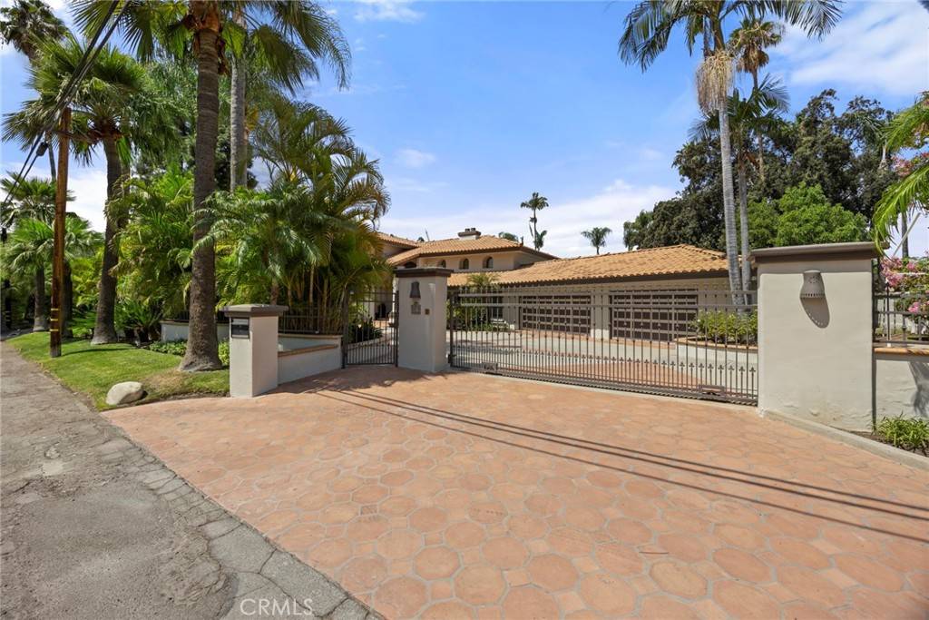 Fullerton, CA 92835,417 W Las Palmas DR