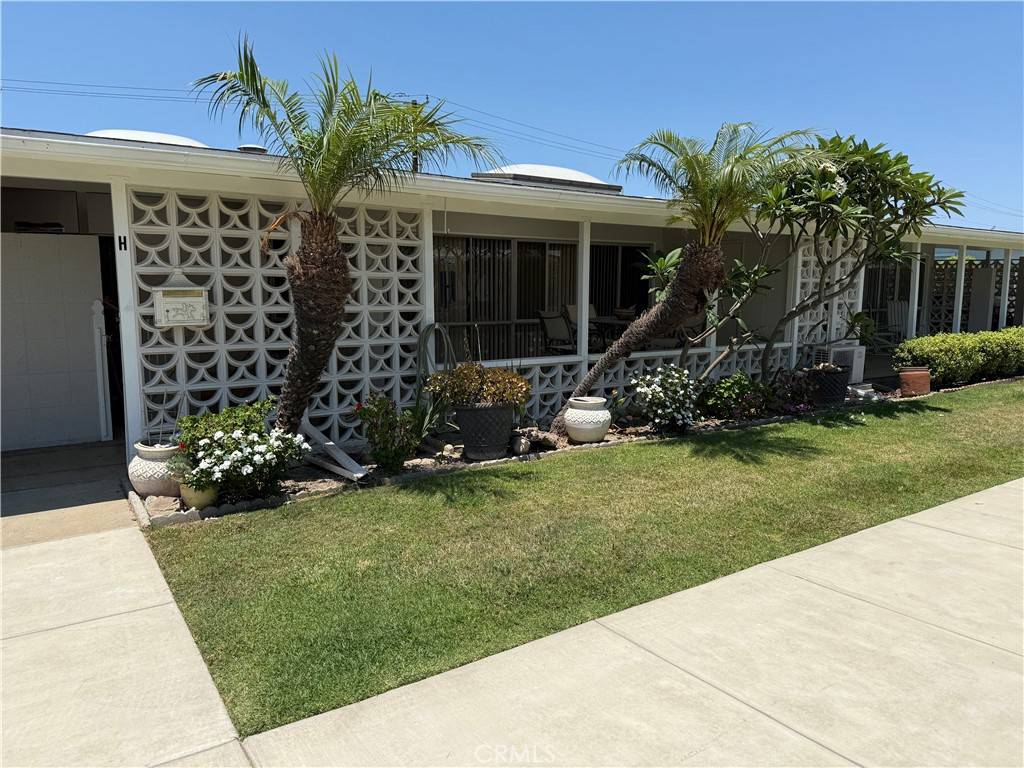 Seal Beach, CA 90740,13840 Canoe Brook Dr. #6H