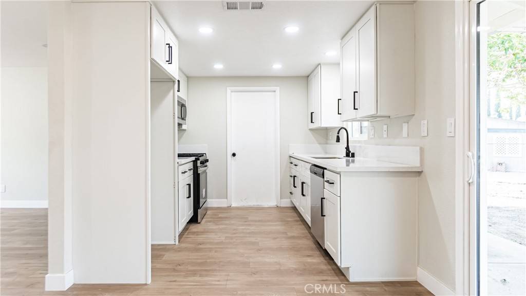 Hesperia, CA 92345,10219 Victor AVE