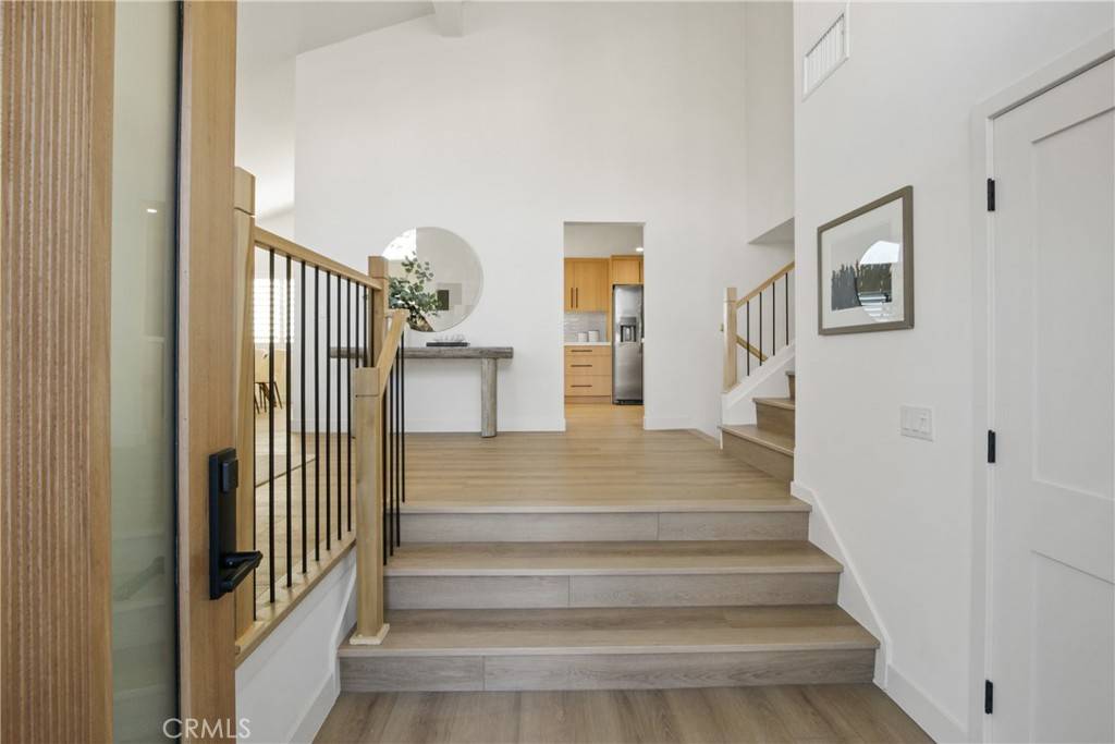 Huntington Beach, CA 92647,15551 Sunburst LN