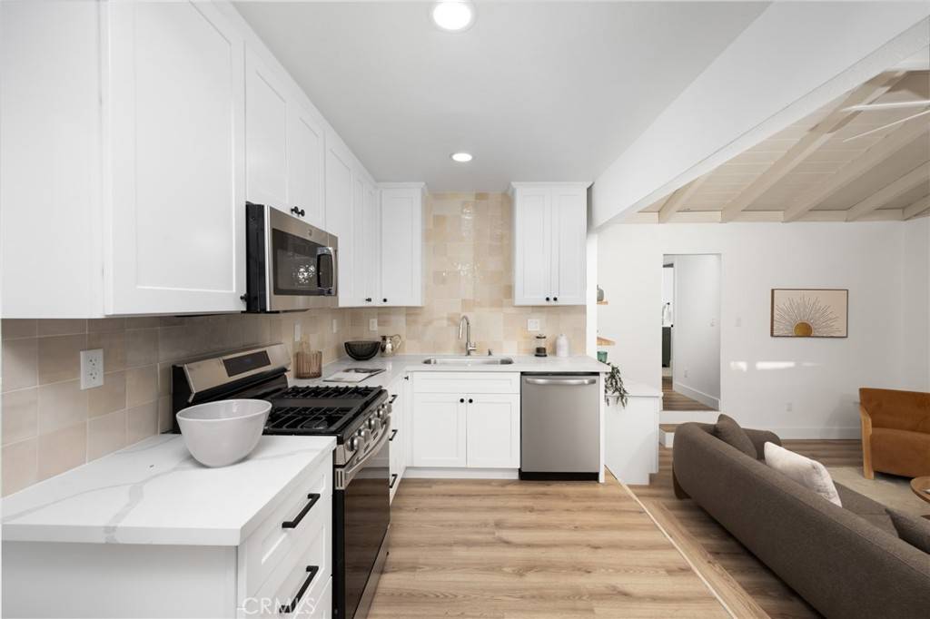Hawthorne, CA 90250,3332 W 134th ST