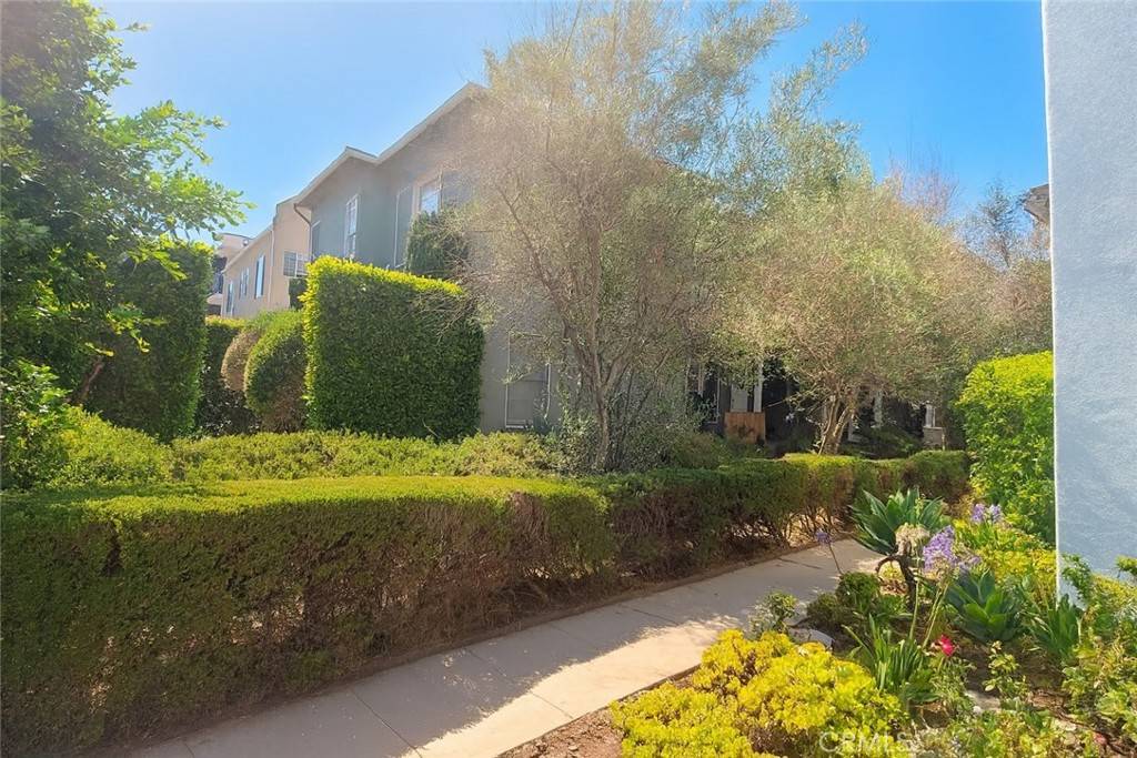 Los Angeles, CA 90019,4522 Saint Elmo Drive