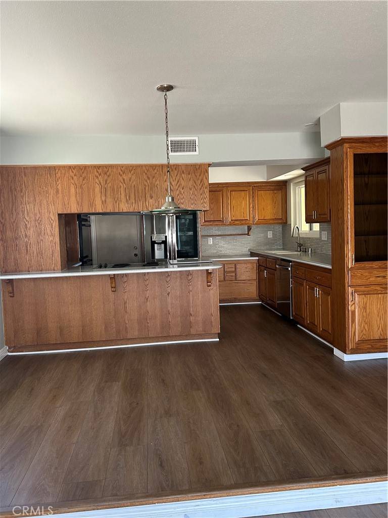 La Palma, CA 90623,4811 Sharon DR