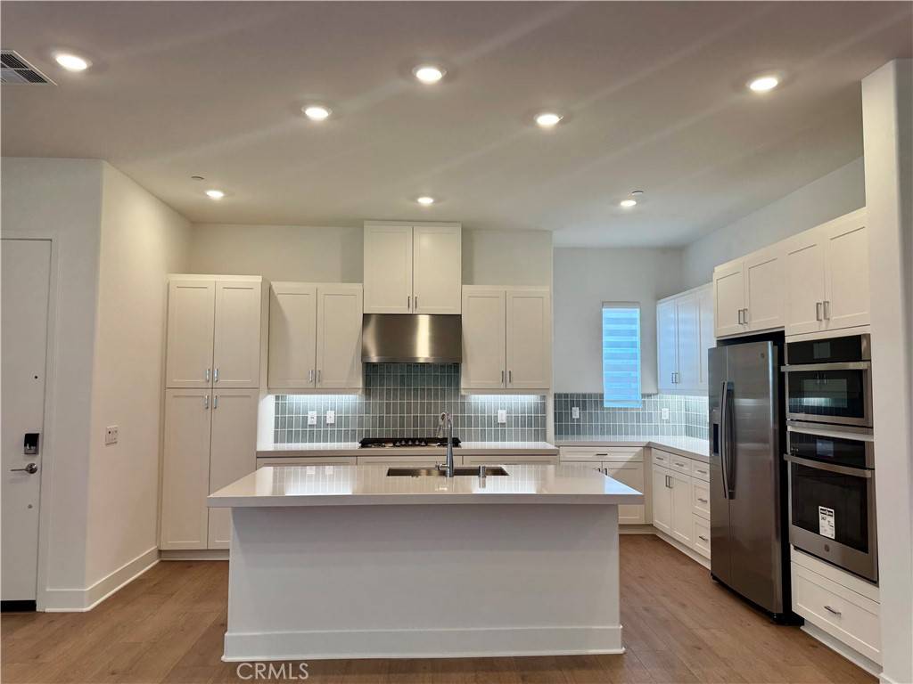 Irvine, CA 92618,182 Proctor