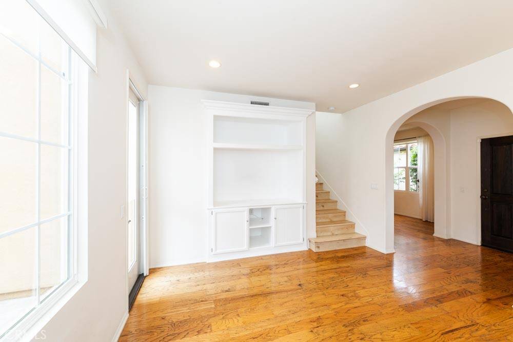 Irvine, CA 92620,72 Chantilly