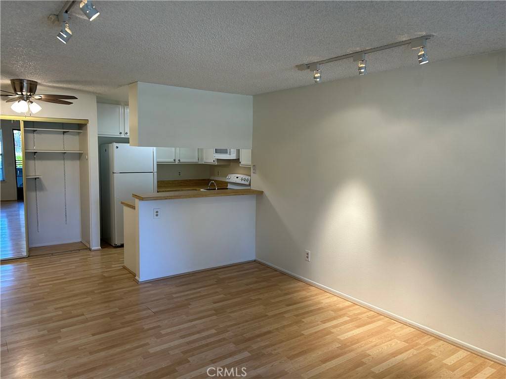 Huntington Beach, CA 92648,18232 Parkview LN #103