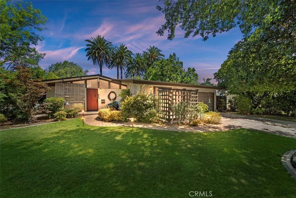 Glendora, CA 91741,901 E Walnut AVE