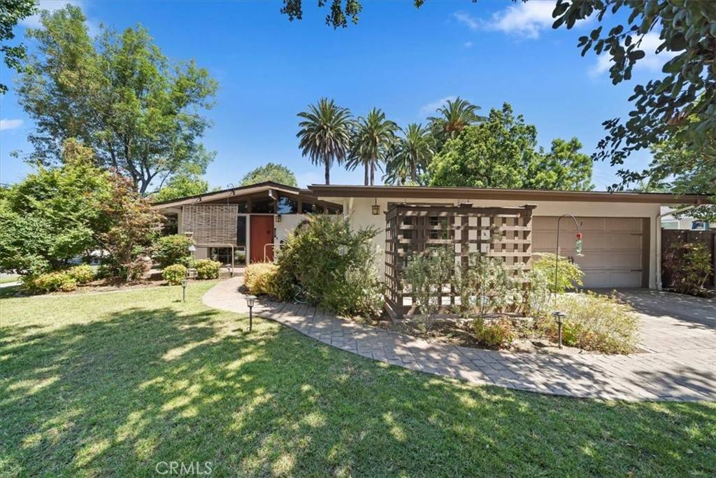 Glendora, CA 91741,901 E Walnut AVE