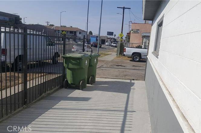 Los Angeles, CA 90047,8014 S Western AVE