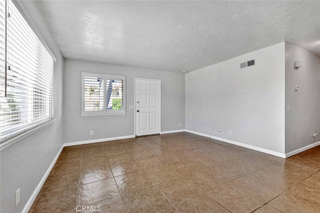 Huntington Beach, CA 92649,4736 Cielo DR #136