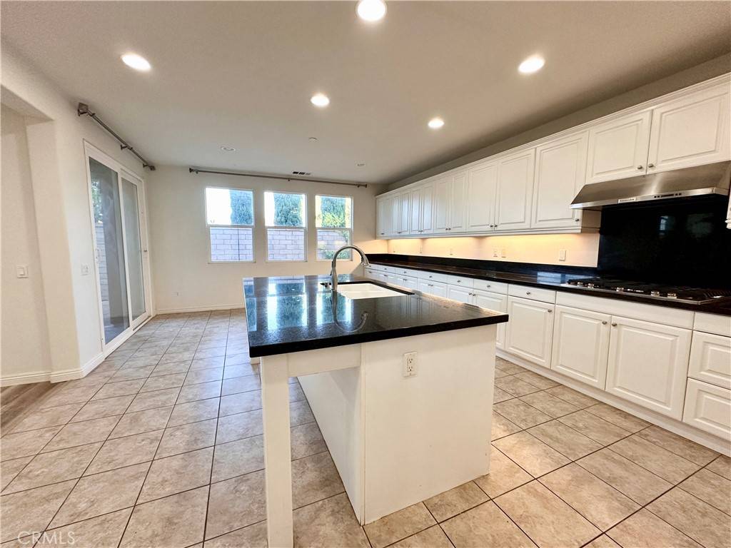 Westminster, CA 92683,14807 Harmony LN