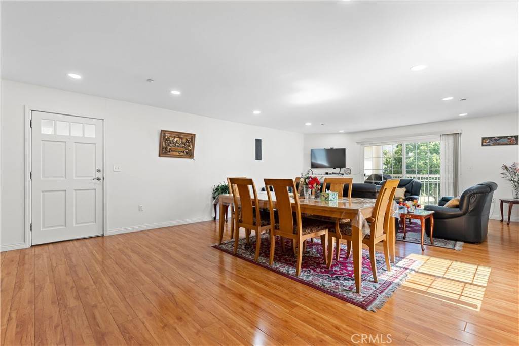Glendale, CA 91202,530 W Stocker ST #203