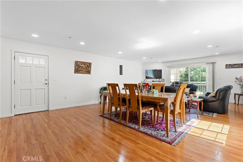 Glendale, CA 91202,530 W Stocker ST #203