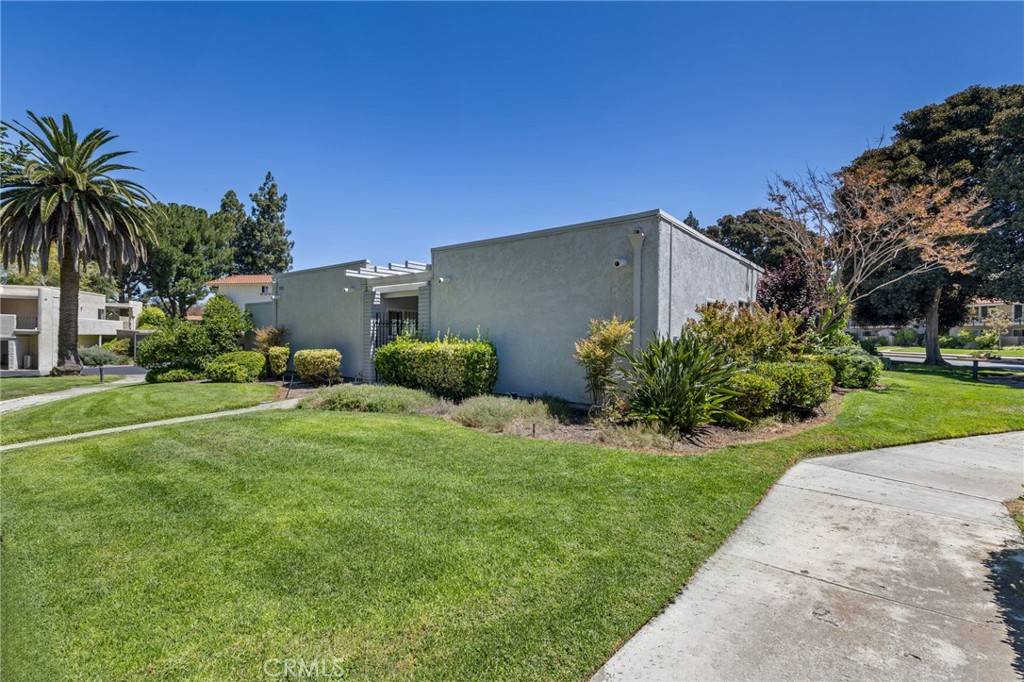 Laguna Woods, CA 92637,2222 Via Puerta #A