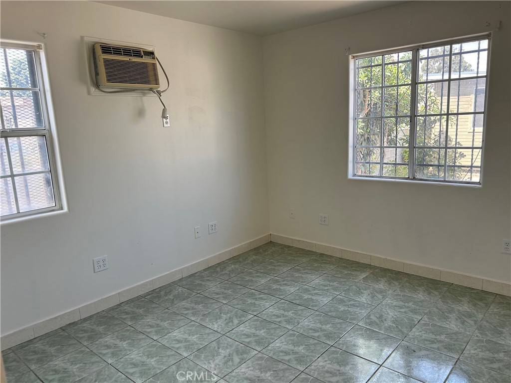Los Angeles, CA 90059,11121 Compton AVE