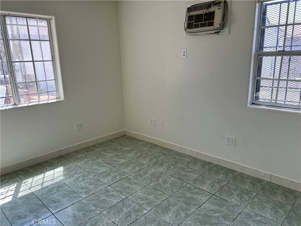 Los Angeles, CA 90059,11121 Compton AVE