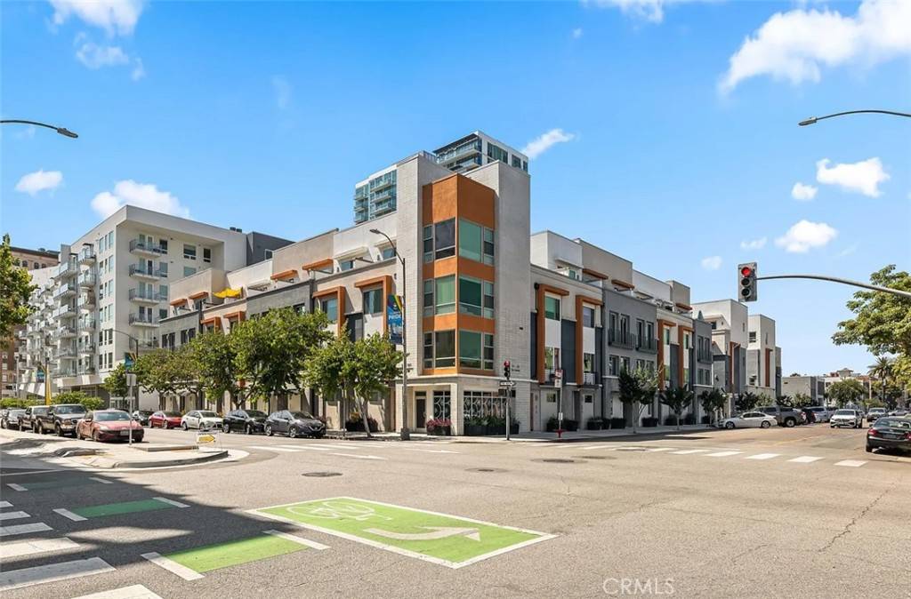 Long Beach, CA 90802,215 Elm AVE