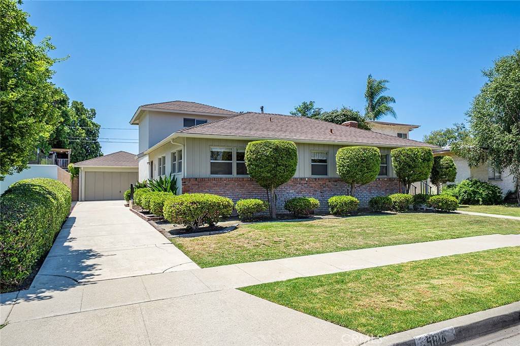 Long Beach, CA 90815,5814 E Rogene ST