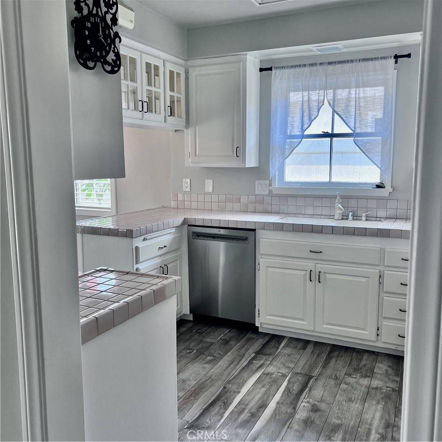 Huntington Beach, CA 92647,6151 Tyndall DR