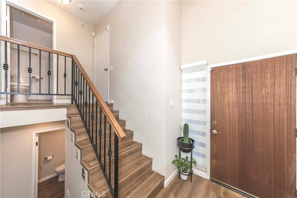 Fullerton, CA 92832,802 W Glenwood CIR