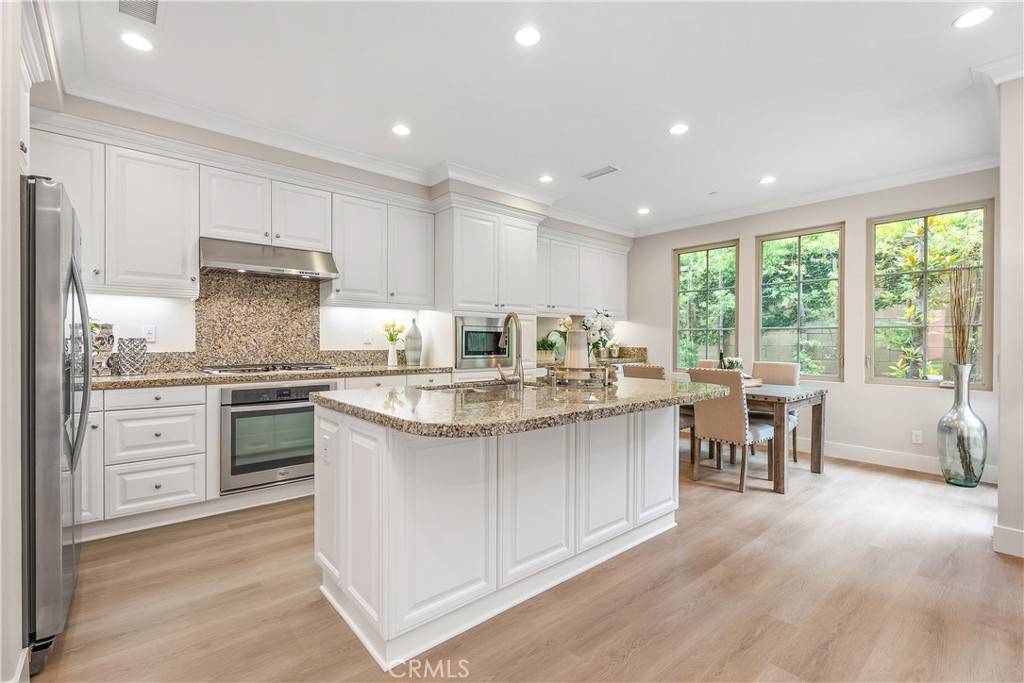 Irvine, CA 92618,88 Brindisi