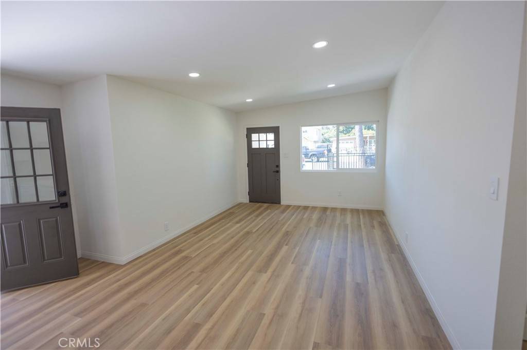 Santa Ana, CA 92703,2122 W 10th ST