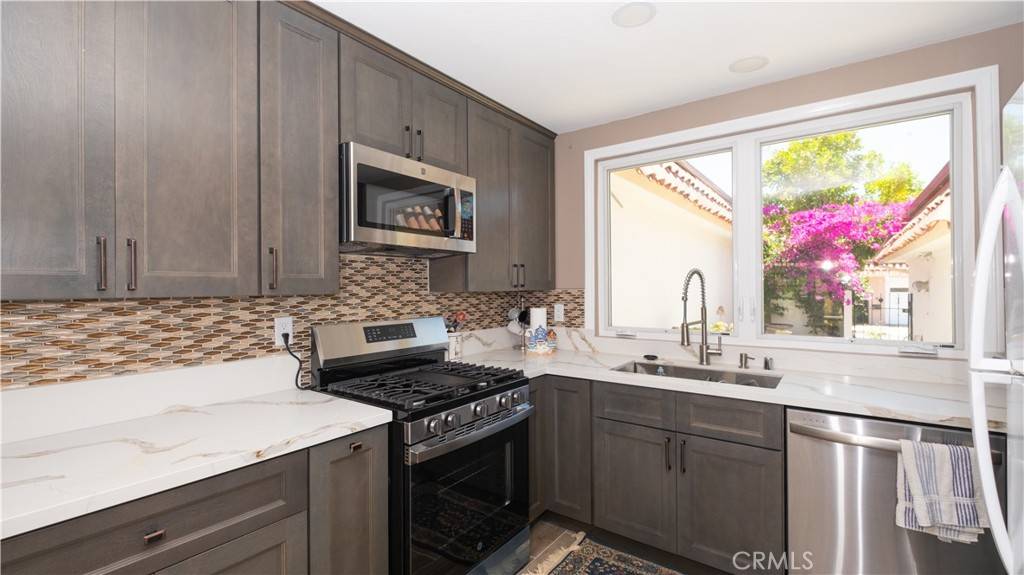 Irvine, CA 92612,7 Satinwood WAY