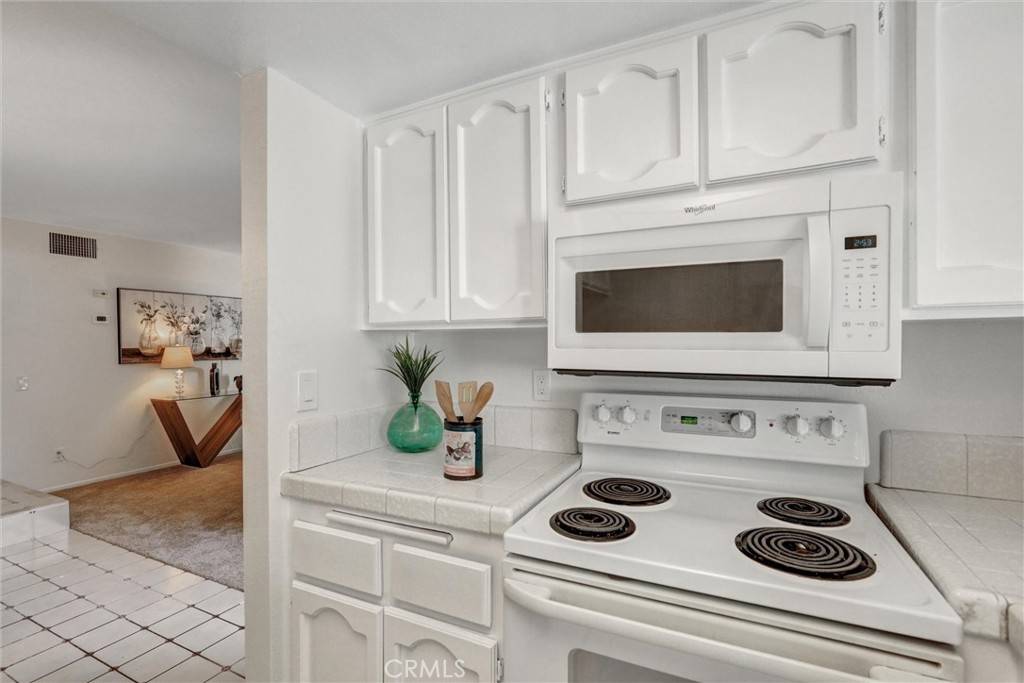 Costa Mesa, CA 92626,905 Powell CT