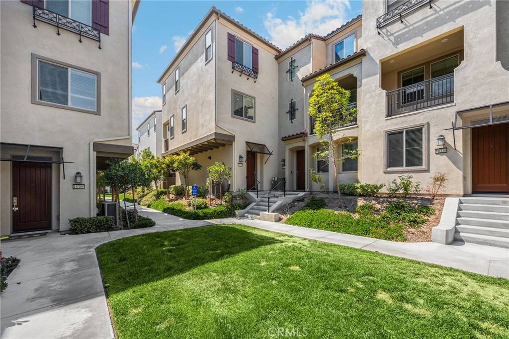 Yorba Linda, CA 92886,18310 Iris LN