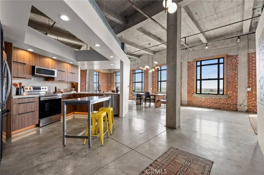 Long Beach, CA 90802,100 W 5th ST #8D