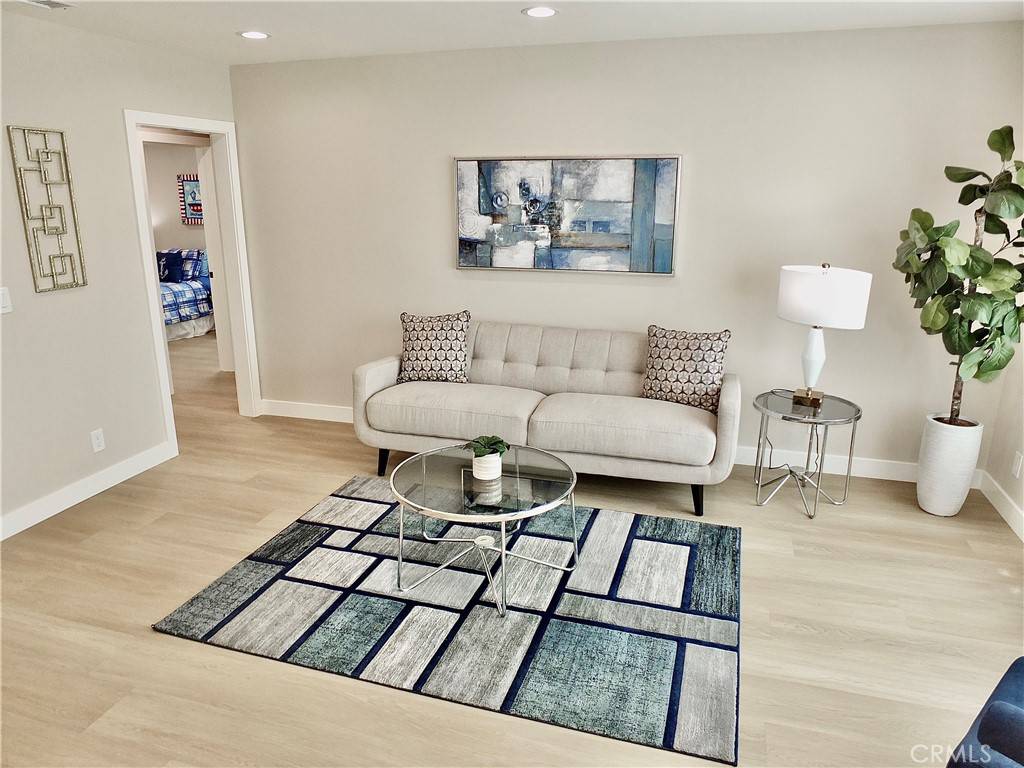 Long Beach, CA 90808,6447 E Harco ST E